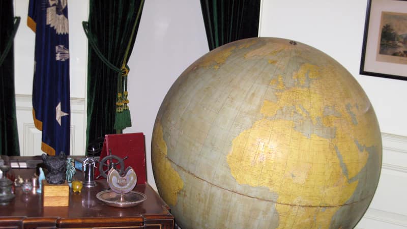 Cover image for “Working with a distributed team across time zones” — Product building